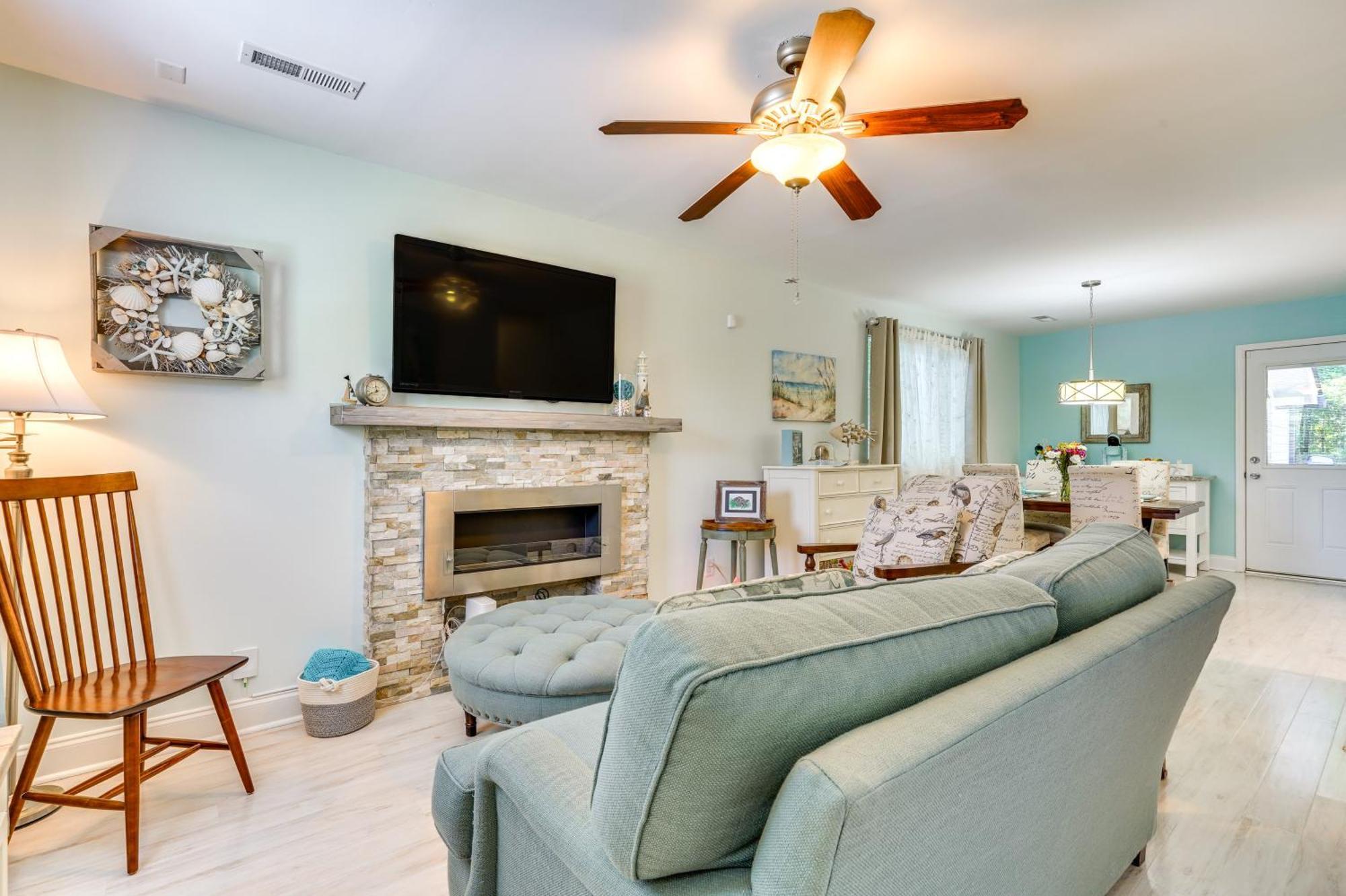 Cozy Goose Creek Escape With Patio And Grill Villa ภายนอก รูปภาพ